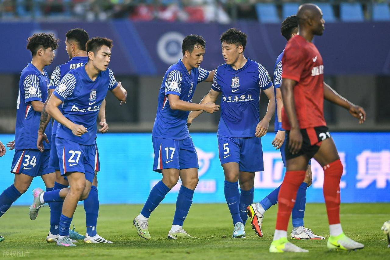 亚洲足球俱乐部赛场上的亮点瞬间，稳步上升