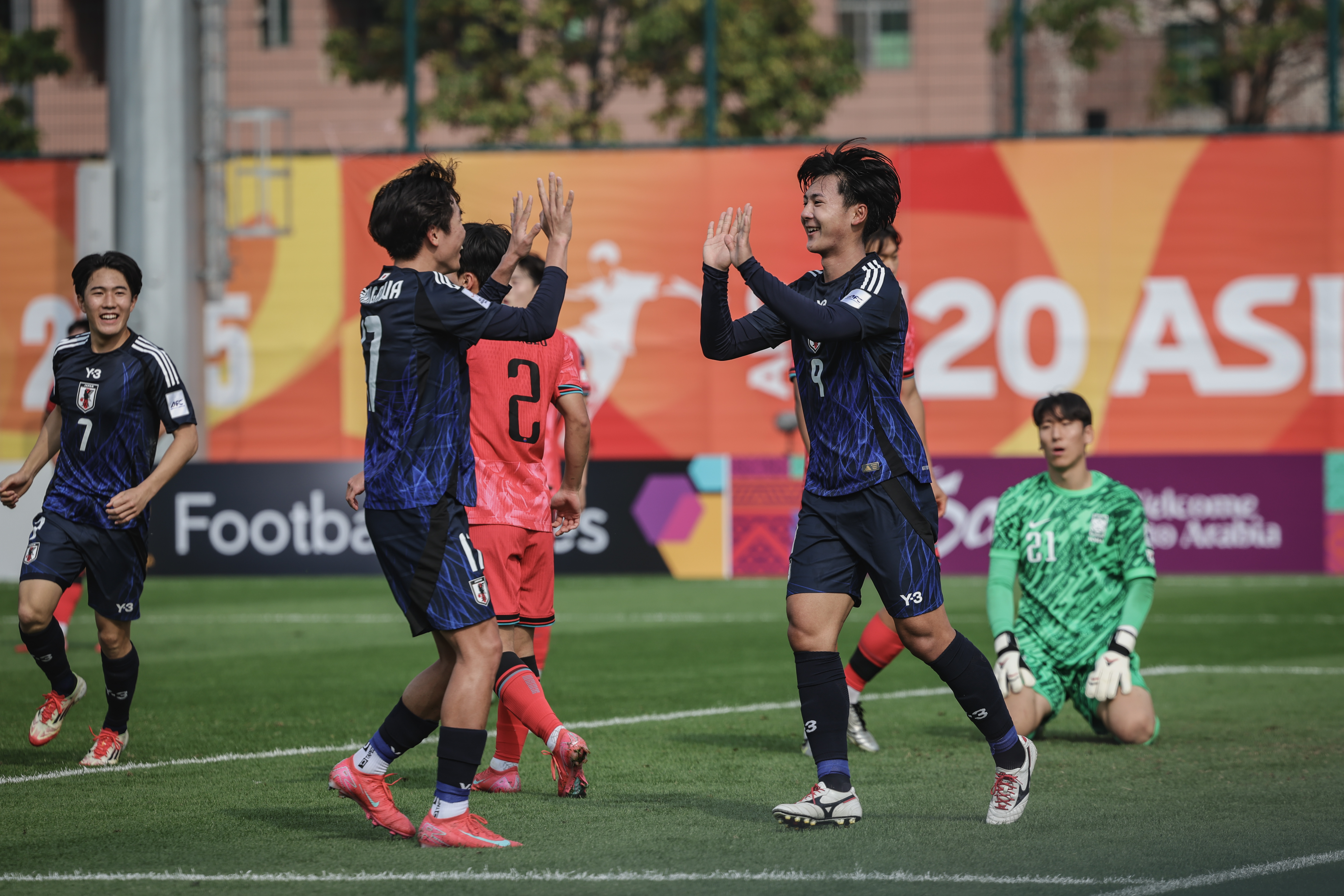 亚洲足球俱乐部赛场上的亮点瞬间，稳步上升