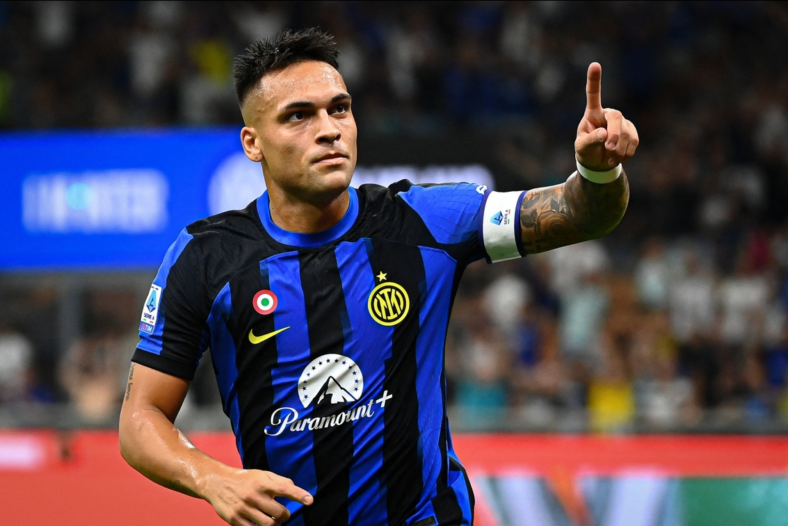 AC米兰客场逆转,继续领跑,气势如虹 AC米兰客场逆转,继续领跑,气势如虹