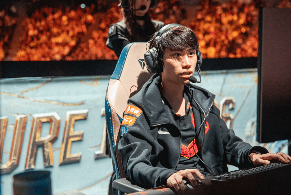 KT轻取RNG,Crisp操刀奇招英雄翻盘顶尖较量八强赛,让粉丝疯狂欢呼 KT轻取RNG,Crisp操刀奇招英雄翻盘顶尖较量八强赛,让粉丝疯狂欢呼