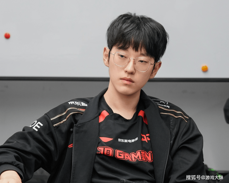 JDG绝杀GEN，Chovy操刀奇招英雄翻盘顶尖较量小组赛，锁定晋级资格