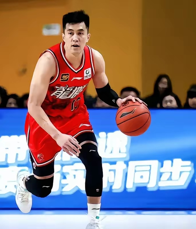 鹈鹕鏖战广州队，郭艾伦惊艳四座