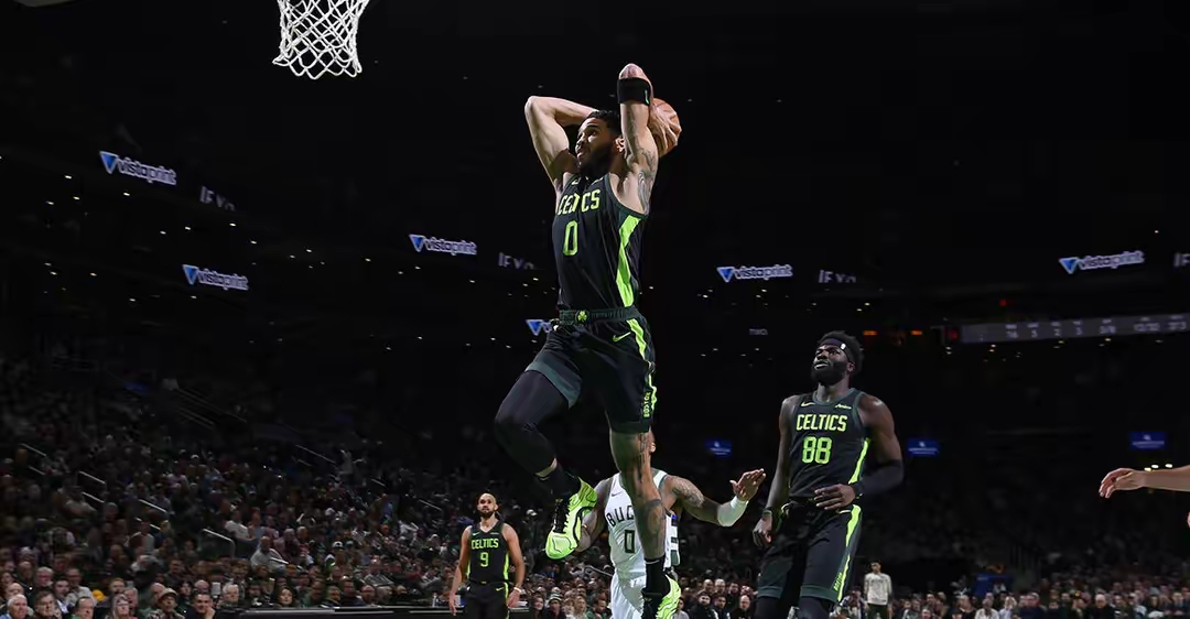 76人鏖战凯尔特人,字母哥点燃赛场 76人鏖战凯尔特人,字母哥点燃赛场