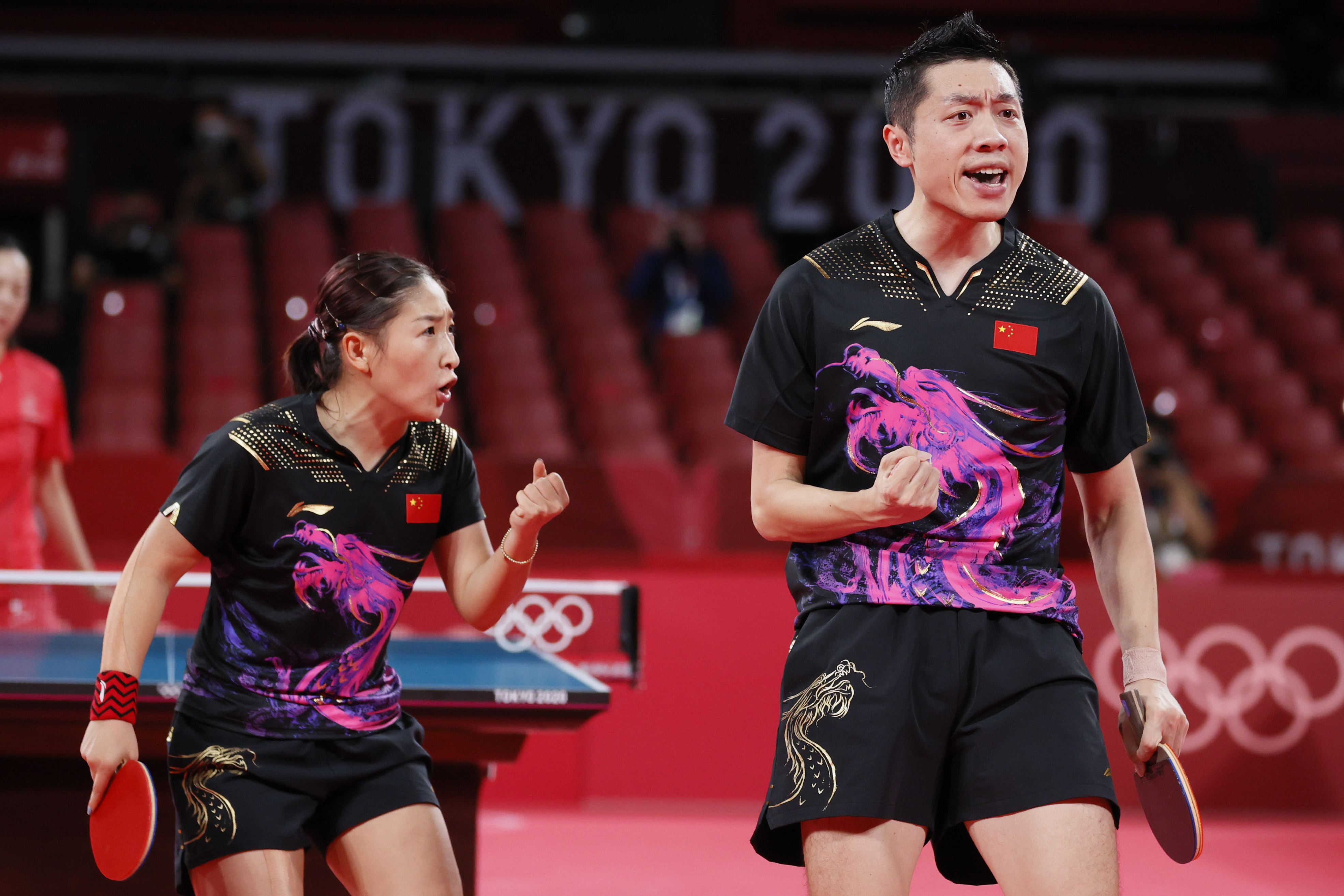 英格兰队鏖战法国队,许昕统治全场 英格兰队鏖战法国队,许昕统治全场