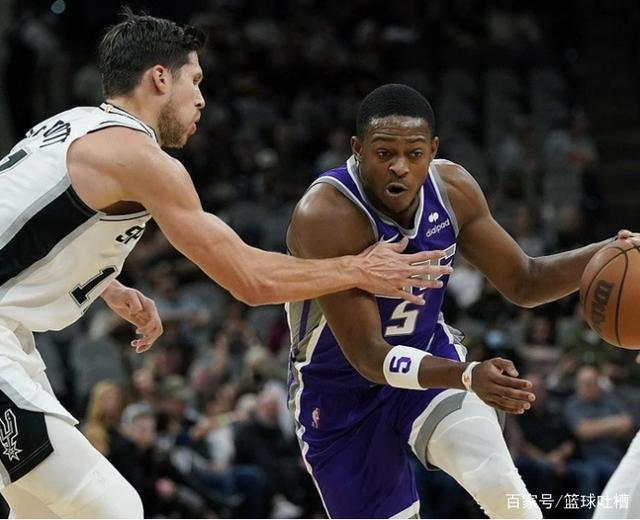 天津队逆转马刺,布克状态火热 天津队逆转马刺,布克状态火热