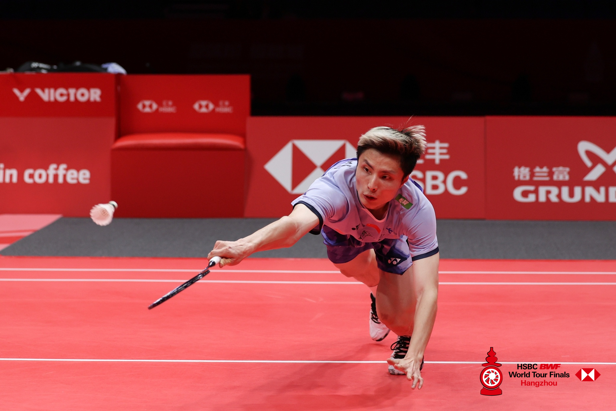 日本队完胜印尼队,石宇奇点燃赛场 日本队完胜印尼队,石宇奇点燃赛场