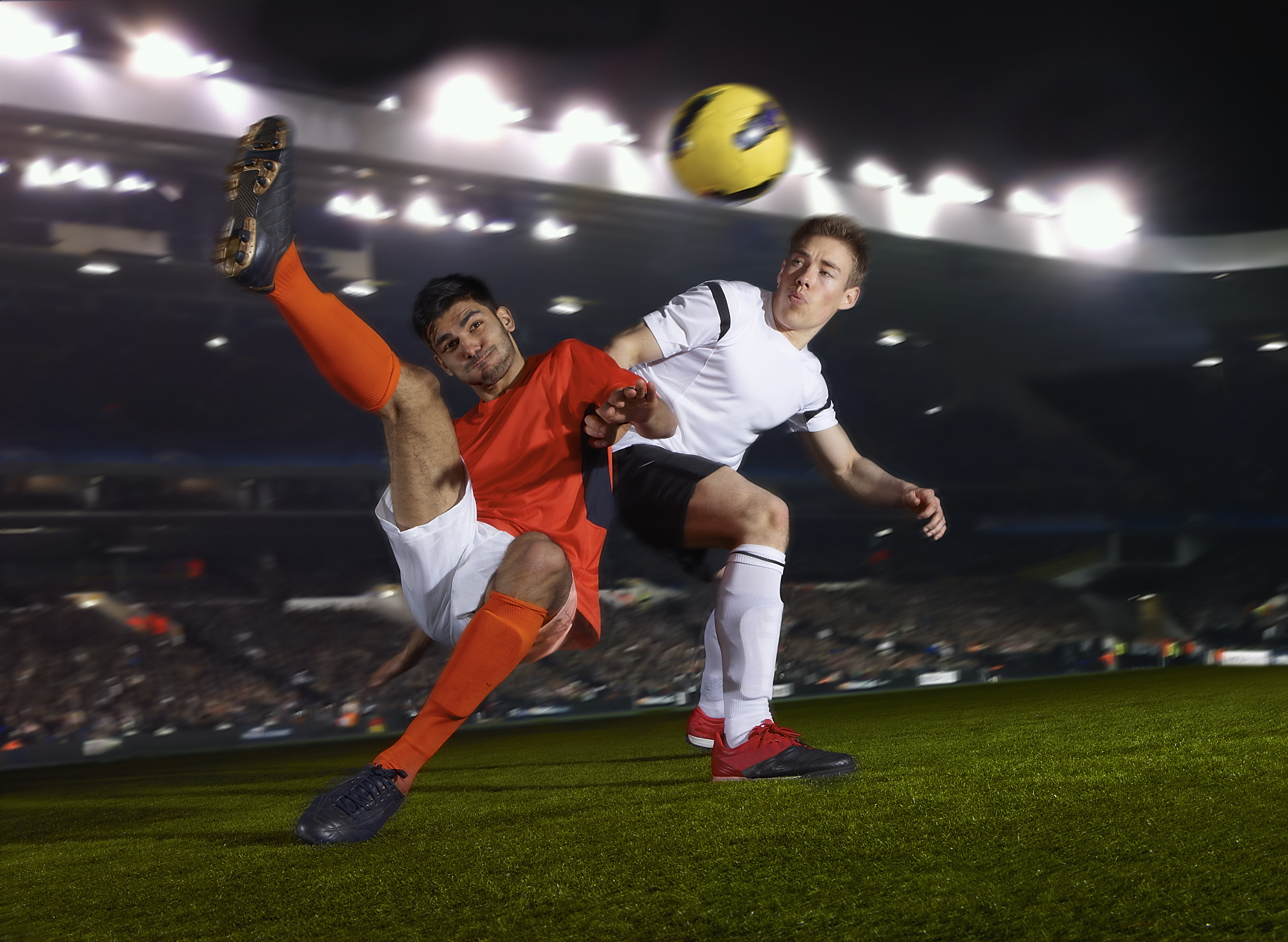 马赛完胜阿森纳，C罗点燃赛场